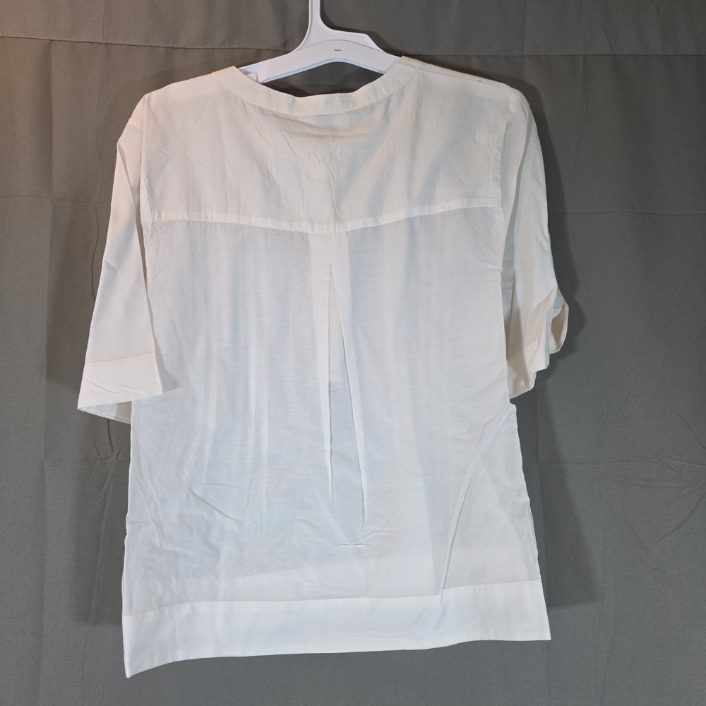 Universal Thread Women's Cream Pintuck Button Front Blouse Size Medium NWT - Picture 2 of 5